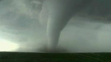Tornado en Kansas daña 20 viviendas
