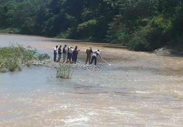Ministerio Público toma muestras en río La Villa