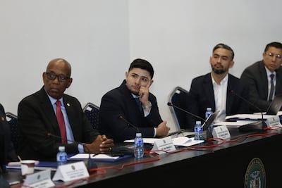 Comisión recibe más de 150 propuestas para modificar el proyecto de sustancia económica 