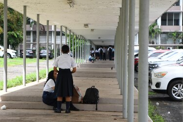 Crisis educativa: Educadores podrían ser separados por abandono de su cargo