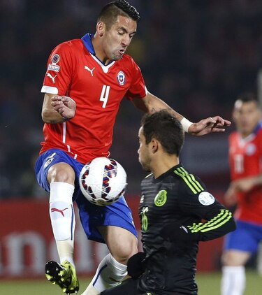 El lateral Aldrete, una nueva baja de México en la Copa América 2015