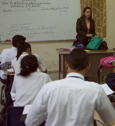 Niegan denuncias de privatización de la educación; docentes extienden huelga