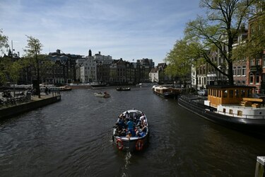 Ámsterdam prohibirá los barcos recreativos contaminantes en sus canales