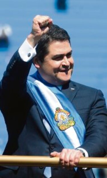 Hernández asume el poder en Honduras