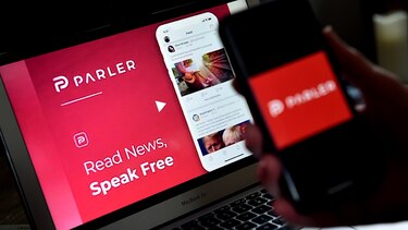 Parler reaparece con ayuda de servicio de propiedad rusa
