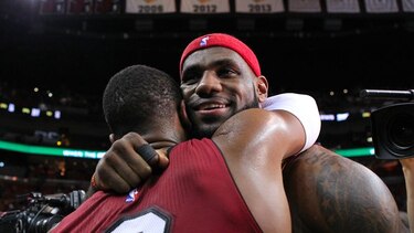 Heat le pega a LeBron en su regreso a Miami