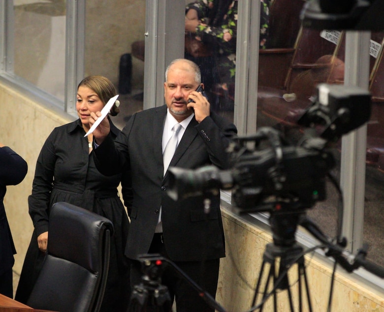 Minuto a minuto: Mulino lloró frente a la Asamblea al mencionar a su esposa