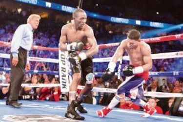 Le propinan paliza a Gamboa