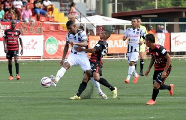 Fútbol: Esta noche se juegan los partidos de ida de la semifinal en la LPF