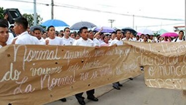 Acuerdan continuar con el paro en la Escuela Normal