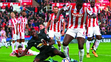 Man U sigue líder pese a empatar ante el Stoke