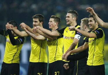 Dortmund gana al Napoli; Chelsea avanza pese a derrota
