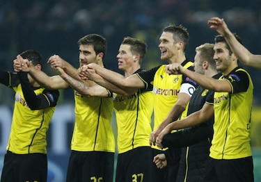 Dortmund gana al Napoli; Chelsea avanza pese a derrota