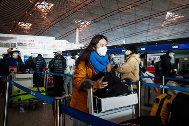 Medios oficiales chinos minimizan el riesgo de la variante Ómicron