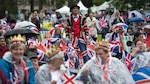 Pese a la lluvia, un pícnic gigante por los 90 años de Isabel II