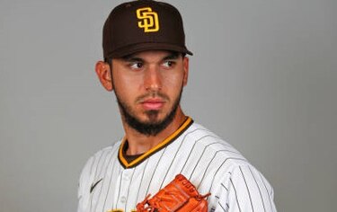 El panameño Javy Guerra sigue llamando la atención con los Padres