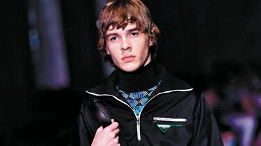 Prada presenta un festival de colores en Milán