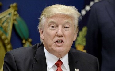 Donald Trump comienza el día atacando a la prensa