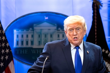 Trump insiste con desatar ‘el infierno’ en Irán el martes si no reabre ‘el puto estrecho’ de Ormuz