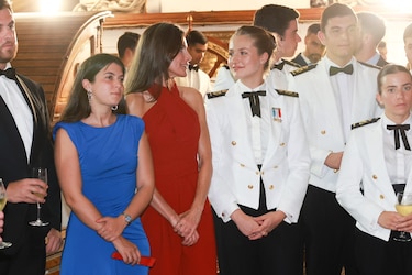 Celebrando el Día de la Madre: emotivo encuentro de la Reina y Leonor