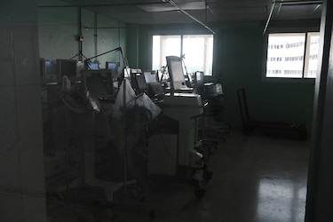 Basura, hacinamiento y equipos dañados: lo habitual en los hospitales públicos
