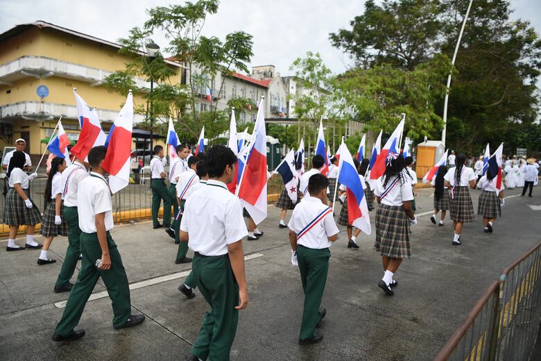 Entre tambores y banderas: Así se vivió el desfile del Día de los Símbolos Patrios