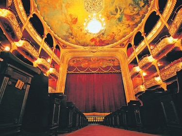 Pliego deficiente dilata licitación de Teatro Nacional