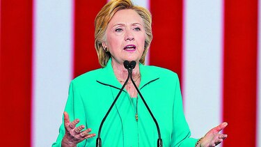 Hillary Clinton defiende su candidatura