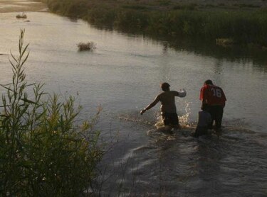 Denuncian negligencia en investigación de matanza de 72 migrantes en México