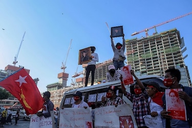 Decenas de miles de manifestantes en Birmania pese a la represión