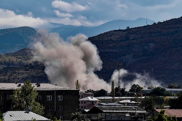 Azerbaiyán y Armenia acuerdan alto el fuego en Nagorno Karabaj a partir del mediodía del sábado