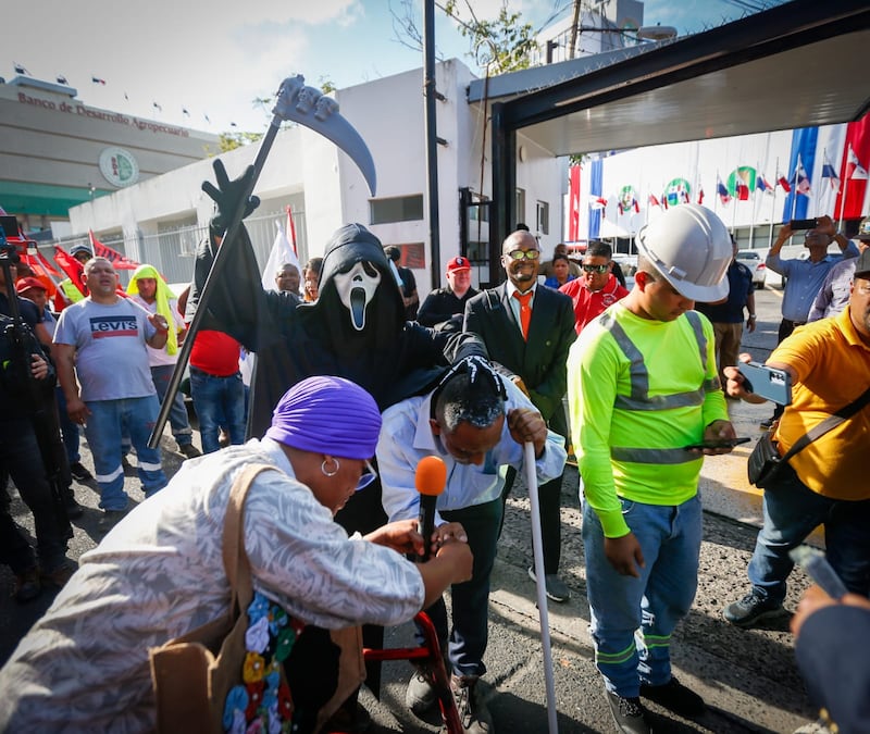 Con la muerte como símbolo, el Suntracs y otros grupos protestan contra las reformas a la CSS