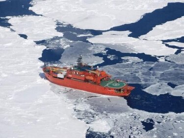 Rescatan a los 52 pasajeros del buque ruso atrapado en el hielo antártico