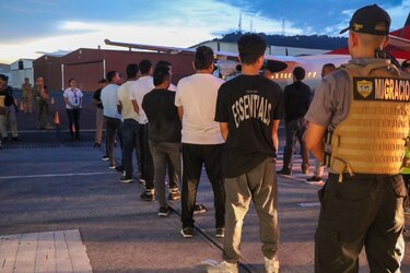 Migración expulsa a 42 colombianos con historial delictivo