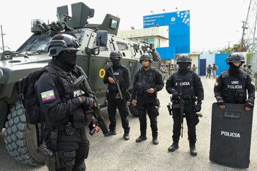 Ecuador logra encarcelar a Glas a costa del amplio repudio por asaltar la Embajada de México