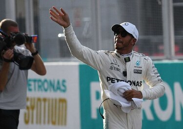 Hamilton logra la 'pole' en Malasia; Vettel saldrá último