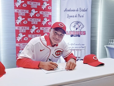 Esmith Pineda, orgullo de El Roble, firma con   Cincinnati
