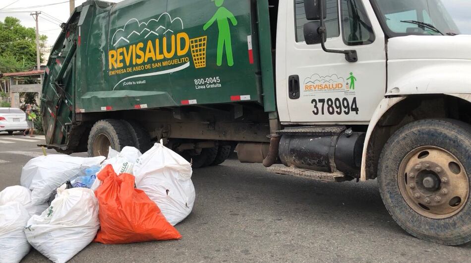 Meduca adeuda $1.3 millones a Revisalud y peligra la limpieza de 47 escuelas