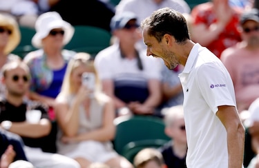 Medvedev termina con la aventura de Mérida en Wimbledon