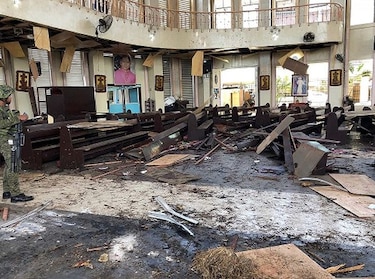 Filipinas: explotan bombas frente a catedral; al menos 19 muertos