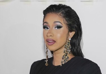 Cardi B reparte abrigos de invierno en Nueva York