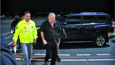 Exministro se entrega a la justicia