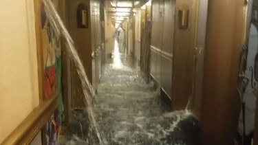 Crucero en el Caribe, inundado por ruptura de tubería