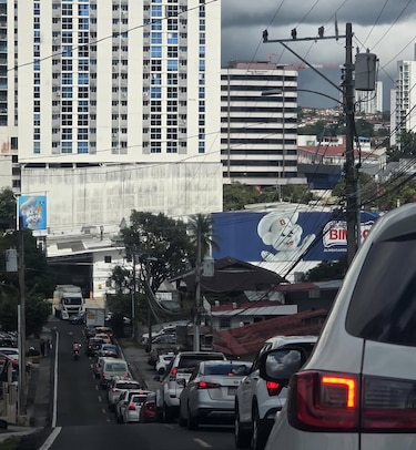 Tráfico colapsó por obras, lluvias y accidentes en principales vías capitalinas
