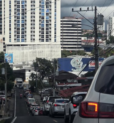 Tráfico colapsó por obras, lluvias y accidentes en principales vías capitalinas