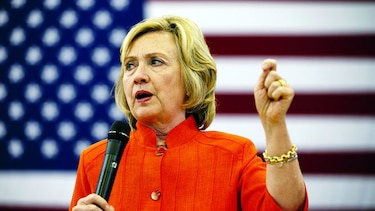 Equipo de Hillary Clinton pide a exasistente que testifique
