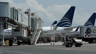 Joven salta de un avión de Copa tras aterrizar en San Francisco