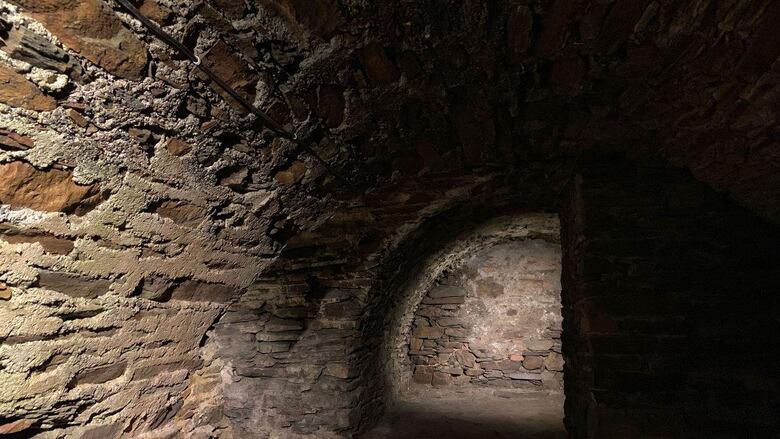 La fascinante historia del pequeño pueblo europeo que creó el primer dólar y fue clave en el inicio de la era nuclear