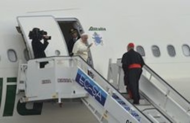 Papa arranca gira por interior de Cuba antes de ir a EU