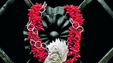 Exposición de joyas, con toques azuerenses